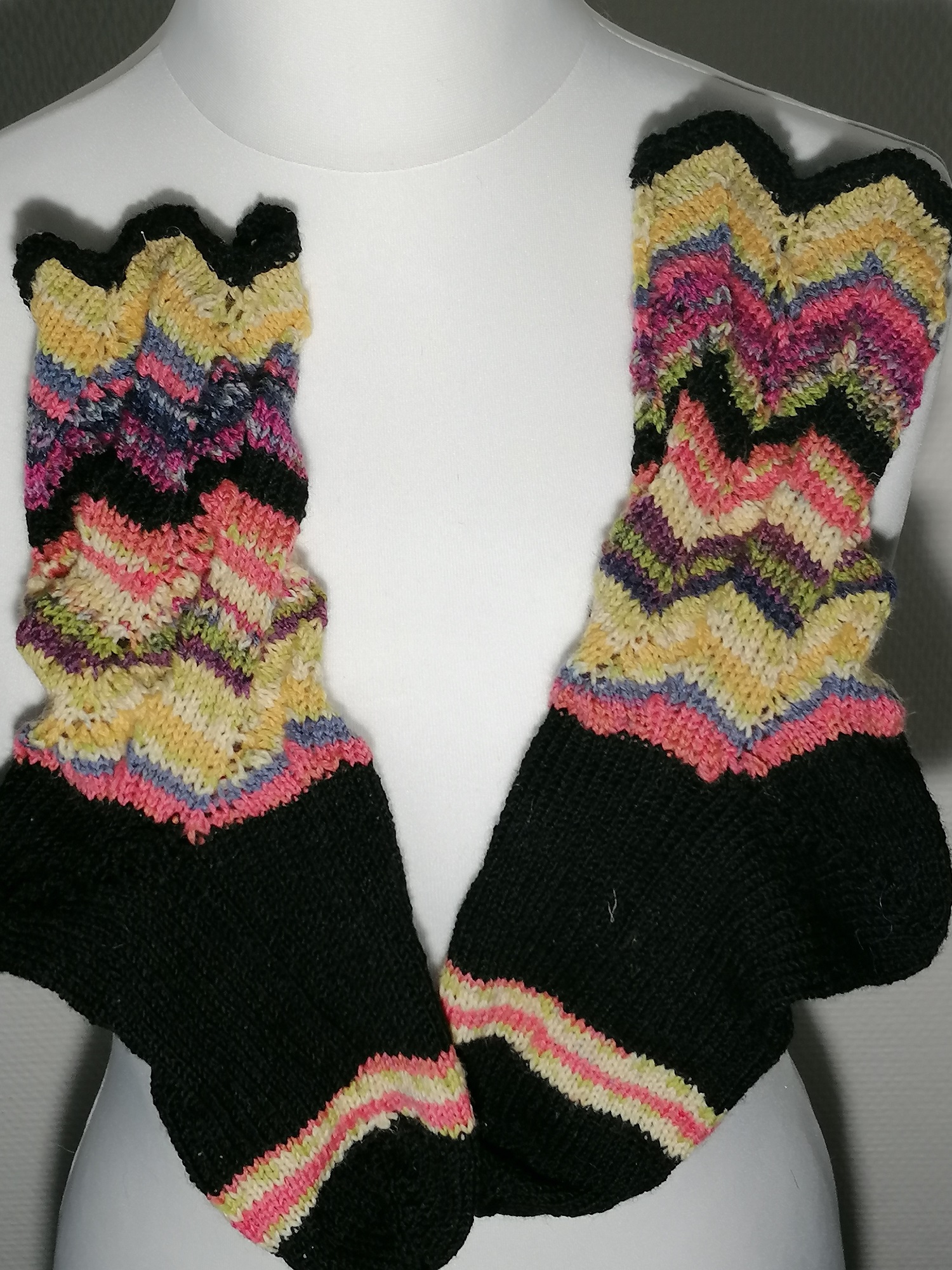 Socken schwarz bunt 1